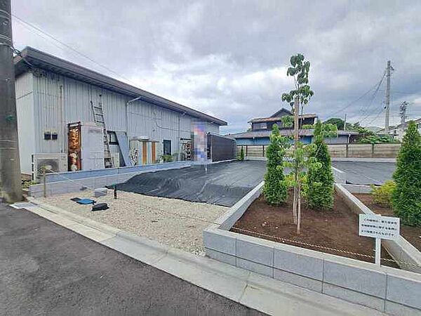 土地物件にはご確認頂くポイントがたくさんございます、土地だけのご見学の際もご遠慮せず、ぜひお気軽に担当スタッフにお申しつけくださいませ。