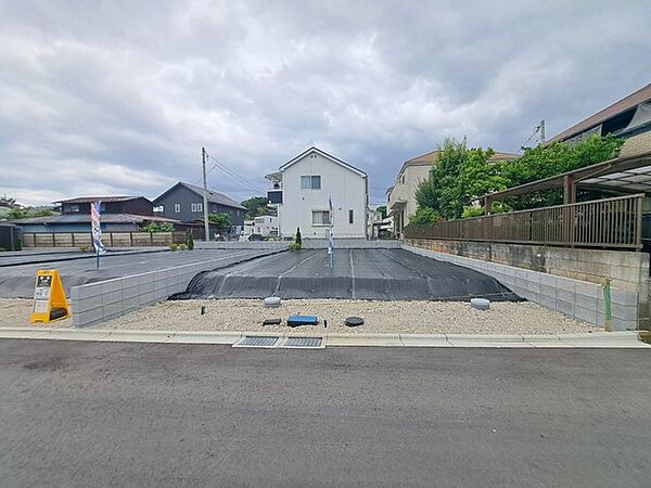 周辺は住宅が建ち並ぶ閑静な住宅街です。