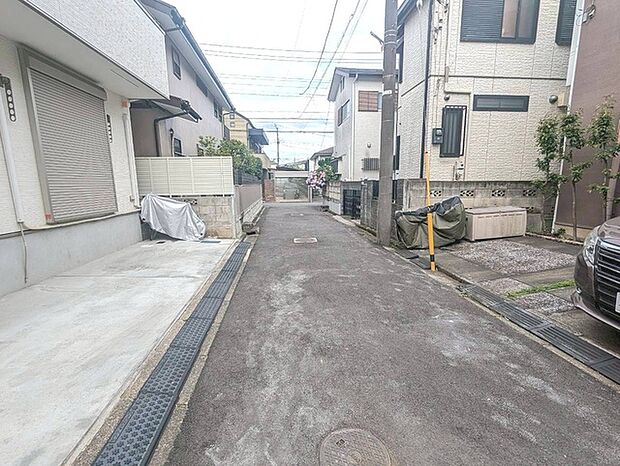 周辺は住宅が建ち並ぶ閑静な住宅街です。