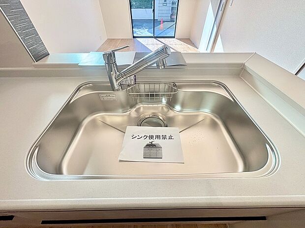 カウンターキッチンならではの開放的な見通し、全体が見渡せることでご家族の団欒スペースもより明るく笑顔が溢れる空間となります。