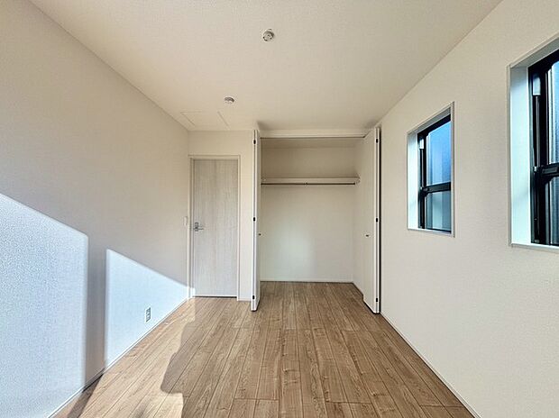 各お部屋に収納が設置されています。