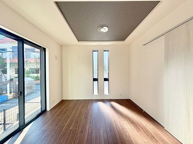 家族が一番集まる場所だから広々としつつも素敵な空間であって欲しい。みんながくつろぐリビングからキッチンまでが一つの空間のように繋がる間取り。 