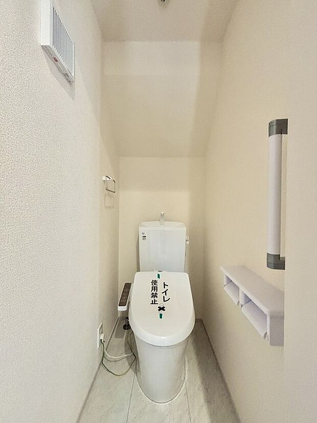 トイレにはウォシュレット機能を標準装備。 