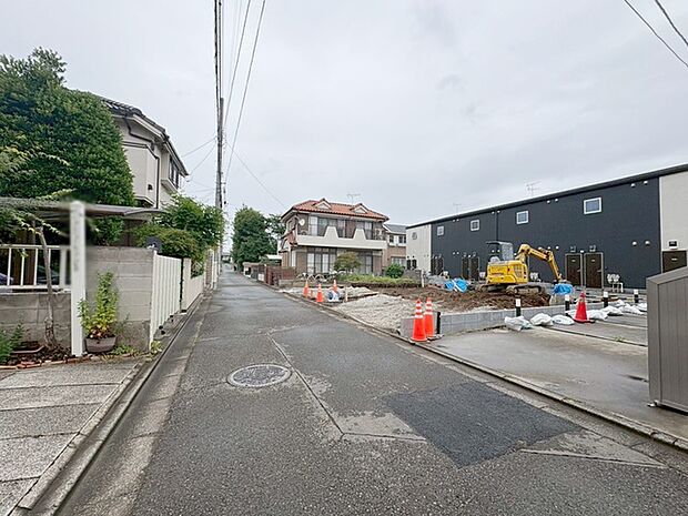 安心して暮らすことのできる住宅街。 住宅地の道路は一般に交通量が少なく車などの騒音が少ないため、住民にとって静かな生活環境が提供されます。
