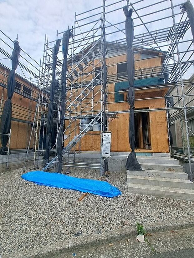 現在建物を建築中です、建築中の物件については現地確認の他、同施工会社の完成施工例のご案内、担当者のプレゼンテーションにてご検討ください。適切なご検討の方法をご説明させて頂きます。 