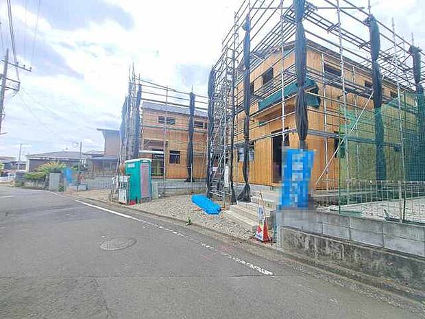 安心して暮らすことのできる住宅街。　住宅地の道路は一般に交通量が少なく車などの騒音が少ないため、住民にとって静かな生活環境が提供されます。 