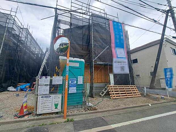 現在建物を建築中です、建築中の物件については現地確認の他、同施工会社の完成施工例のご案内、担当者のプレゼンテーションにてご検討ください。適切なご検討の方法をご説明させて頂きます。