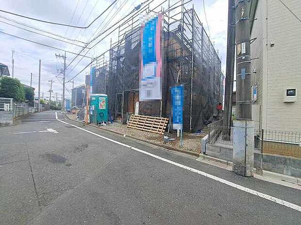 安心して暮らすことのできる住宅街。 住宅地の道路は一般に交通量が少なく車などの騒音が少ないため、住民にとって静かな生活環境が提供されます。