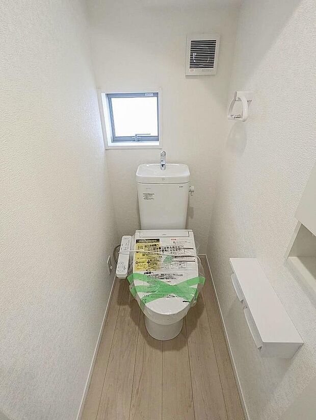 トイレにはウォシュレット機能を標準装備。