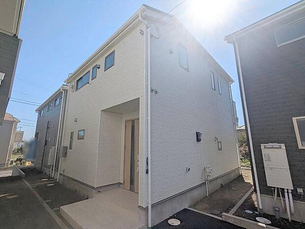 建物が完成しましたので室内のご見学予約スタート。当日のご見学予約も大歓迎です。お気軽にご連絡ください。エステート白馬国分寺店は火曜水曜も営業しております。
