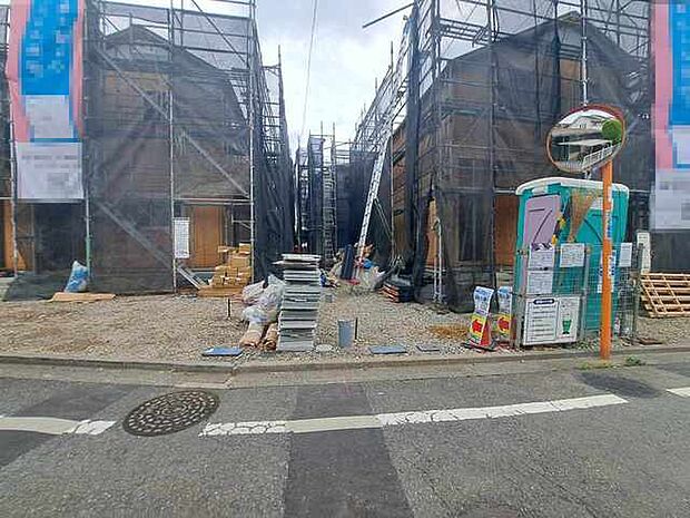 現在建物を建築中です、建築中の物件については現地確認の他、同施工会社の完成施工例のご案内、担当者のプレゼンテーションにてご検討ください。適切なご検討の方法をご説明させて頂きます。