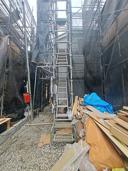 現在建物を建築中です、建築中の物件については現地確認の他、同施工会社の完成施工例のご案内、担当者のプレゼンテーションにてご検討ください。適切なご検討の方法をご説明させて頂きます。