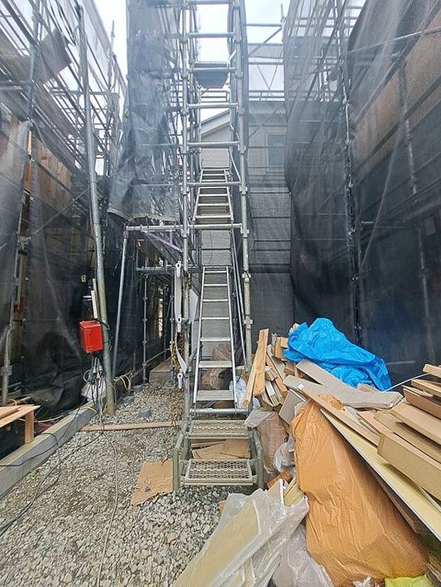 現在建物を建築中です、建築中の物件については現地確認の他、同施工会社の完成施工例のご案内、担当者のプレゼンテーションにてご検討ください。適切なご検討の方法をご説明させて頂きます。