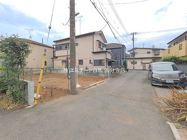 周辺は住宅が建ち並ぶ閑静な住宅街です。