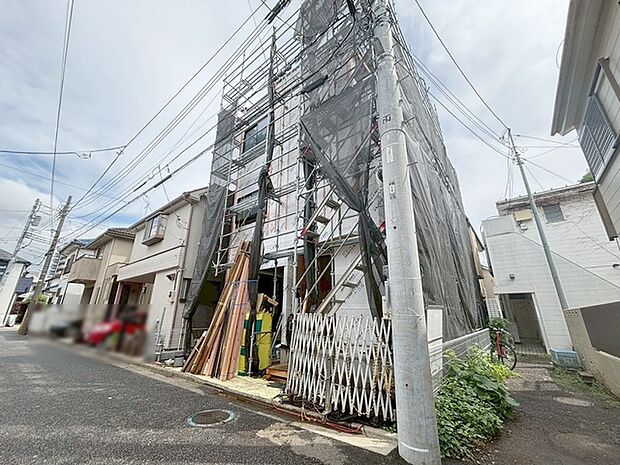 現在建物を建築中です、建築中の物件については現地確認の他、同施工会社の完成施工例のご案内、担当者のプレゼンテーションにてご検討ください。適切なご検討の方法をご説明させて頂きます。