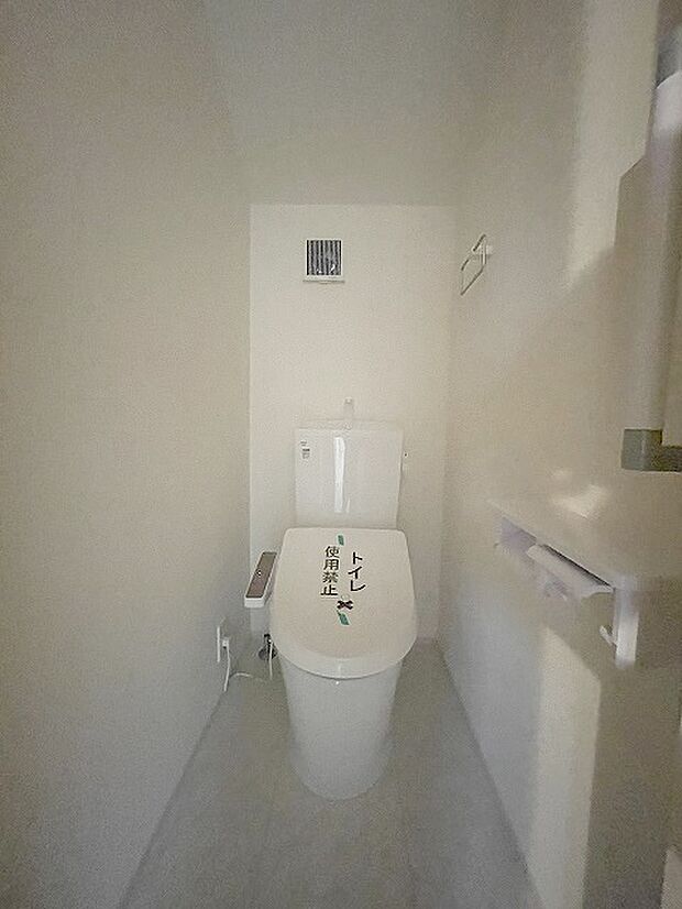 トイレにはウォシュレット機能を標準装備。