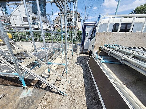 現在建物を建築中です、建築中の物件については現地確認の他、同施工会社の完成施工例のご案内、担当者のプレゼンテーションにてご検討ください。適切なご検討の方法をご説明させて頂きます。 