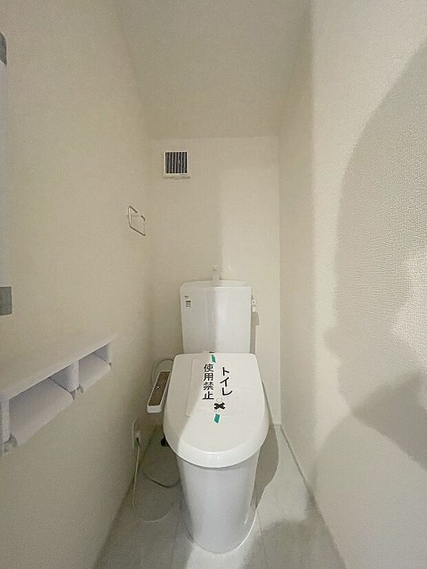 2階トイレ。ウォシュレット機能を標準装備。