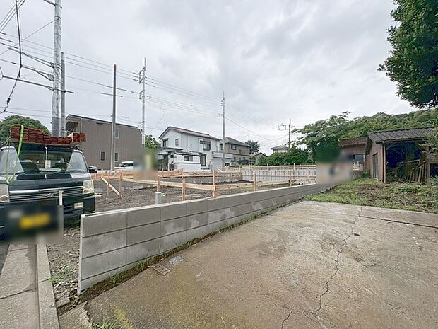 現在建物を建築中です、建築中の物件については現地確認の他、同施工会社の完成施工例のご案内、担当者のプレゼンテーションにてご検討ください。適切なご検討の方法をご説明させて頂きます。