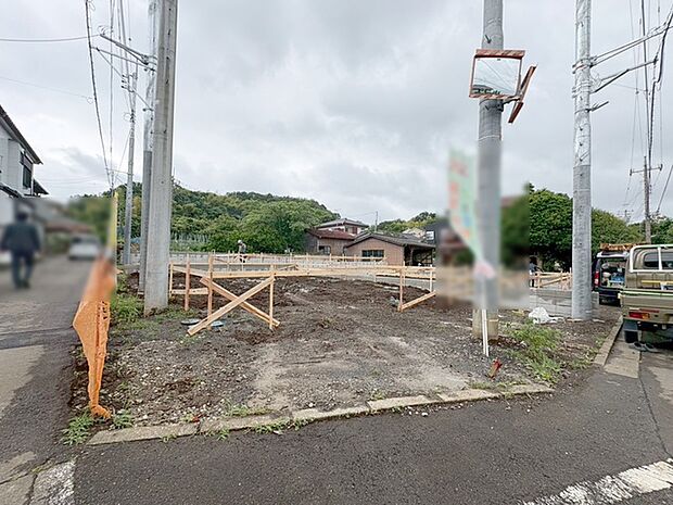 現在建物を建築中です、建築中の物件については現地確認の他、同施工会社の完成施工例のご案内、担当者のプレゼンテーションにてご検討ください。適切なご検討の方法をご説明させて頂きます。