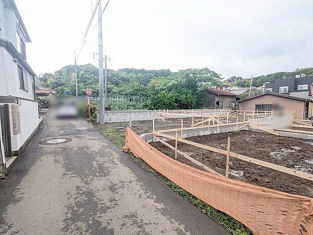 周辺は住宅が建ち並ぶ閑静な住宅街です。