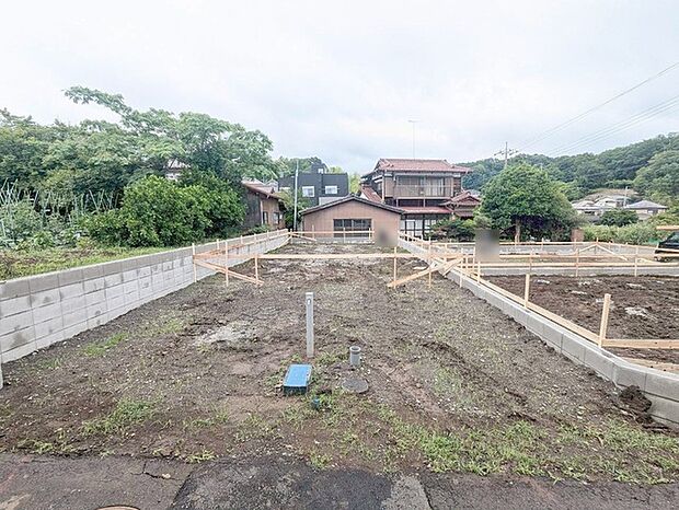 現在建物を建築中です、建築中の物件については現地確認の他、同施工会社の完成施工例のご案内、担当者のプレゼンテーションにてご検討ください。適切なご検討の方法をご説明させて頂きます。