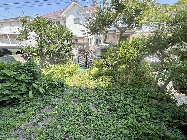土地物件にはご確認頂くポイントがたくさんございます、土地だけのご見学の際もご遠慮せず、ぜひお気軽に担当スタッフにお申しつけくださいませ。