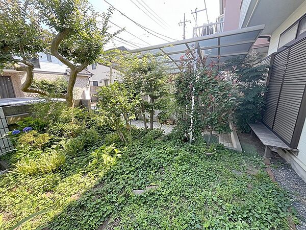 土地物件にはご確認頂くポイントがたくさんございます、土地だけのご見学の際もご遠慮せず、ぜひお気軽に担当スタッフにお申しつけくださいませ。