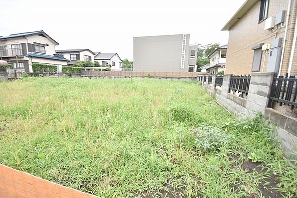 土地物件にはご確認頂くポイントがたくさんございます、土地だけのご見学の際もご遠慮せず、ぜひお気軽に担当スタッフにお申しつけくださいませ。