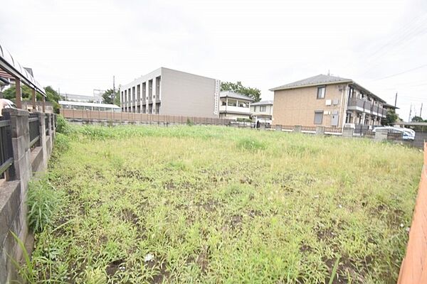 建築条件なしの敷地。弊社グループ「白馬建設」にて建物プランをご提案できます。実際の陽当たりやサイズ感を現地でお確かめください。