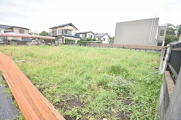 現地ご見学の際、スタッフが様々なご質問に対応いたします、周辺環境、前面道路、建築可能な建物について、ぜひご相談ください。