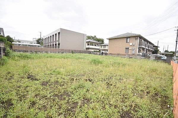 土地物件にはご確認頂くポイントがたくさんございます、土地だけのご見学の際もご遠慮せず、ぜひお気軽に担当スタッフにお申しつけくださいませ。
