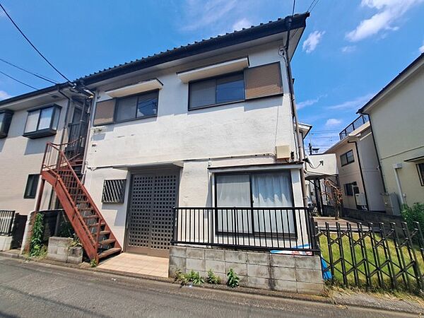 周辺は住宅が建ち並ぶ閑静な住宅街です。