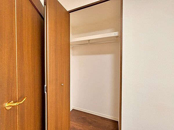 各お部屋に収納が設置されています。