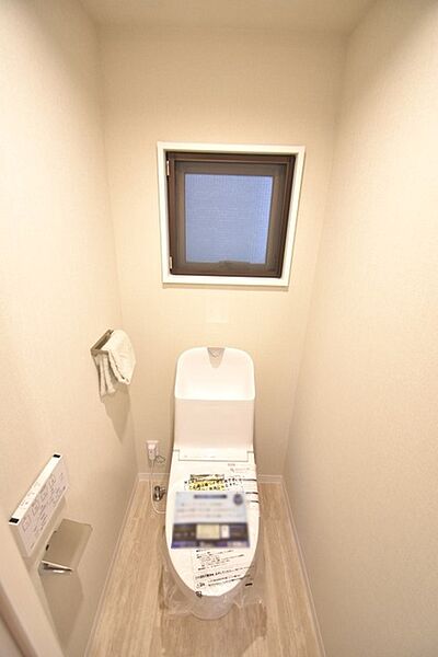 トイレにはウォシュレット機能を標準装備。