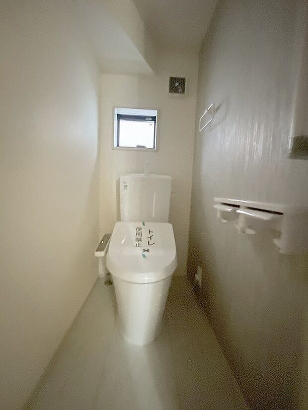 トイレにはウォシュレット機能を標準装備。 