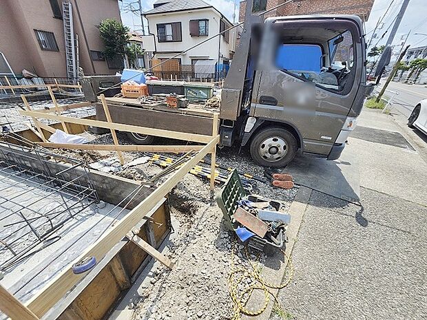 現在建物を建築中です、建築中の物件については現地確認の他、同施工会社の完成施工例のご案内、担当者のプレゼンテーションにてご検討ください。適切なご検討の方法をご説明させて頂きます。