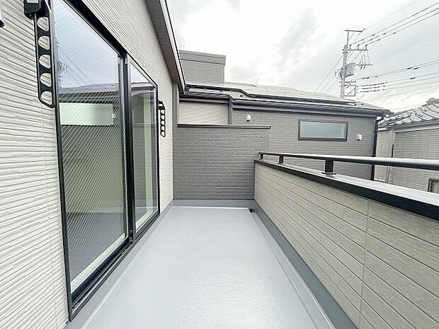 季節の変化や天気の良い日には、バルコニーでの時間が心地よく、気分をリフレッシュさせることができます。