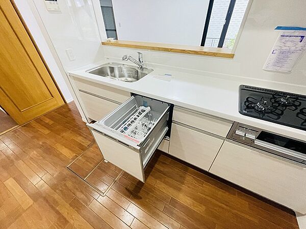 毎日の家事をサポートしてくれる食洗器も標準に装備。ちょっと嬉しい設備です
