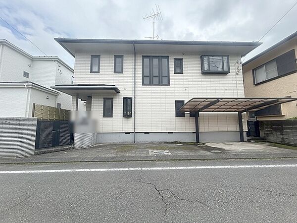 実際に室内をご見学頂くと生活のイメージが広がると思います。家具を置いたイメージや窓からの景色など。
