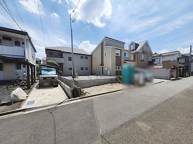現在建物を建築中です、建築中の物件については現地確認の他、同施工会社の完成施工例のご案内、担当者のプレゼンテーションにてご検討ください。適切なご検討の方法をご説明させて頂きます。