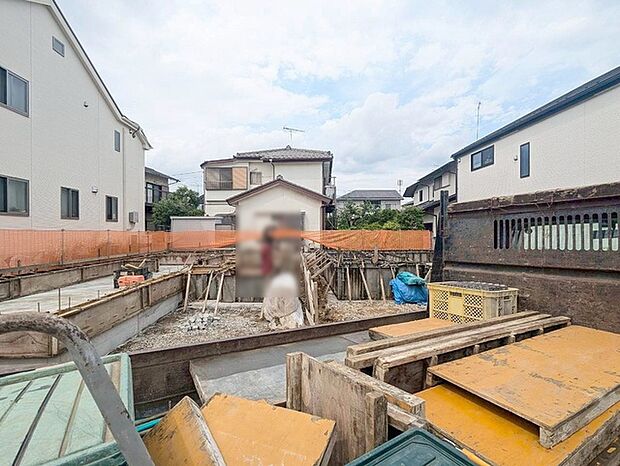 現在建物を建築中です、建築中の物件については現地確認の他、同施工会社の完成施工例のご案内、担当者のプレゼンテーションにてご検討ください。適切なご検討の方法をご説明させて頂きます。
