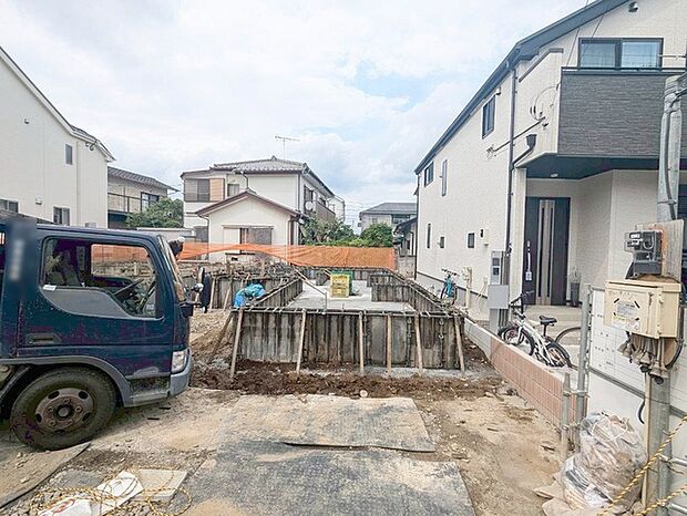 現在建物を建築中です、建築中の物件については現地確認の他、同施工会社の完成施工例のご案内、担当者のプレゼンテーションにてご検討ください。適切なご検討の方法をご説明させて頂きます。