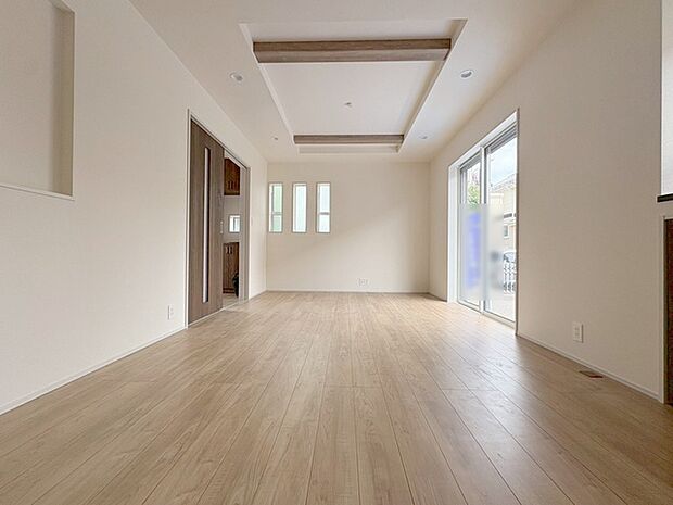 家族が一番集まる場所だから広々としつつも素敵な空間であって欲しい。みんながくつろぐリビングからキッチンまでが一つの空間のように繋がる間取り。