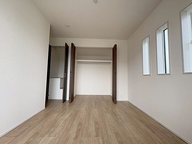 各お部屋に収納が設置されています。