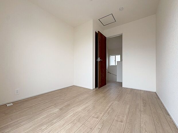 実際に室内をご見学頂くと生活のイメージが広がると思います。家具を置いたイメージや窓からの景色など。