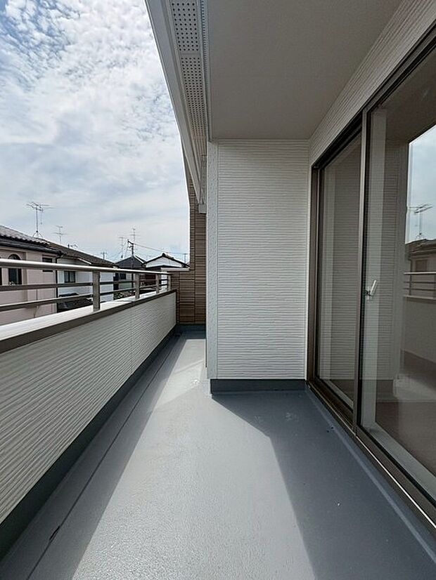 窓からの眺望です。実際に現地で眺望もご確認ください。