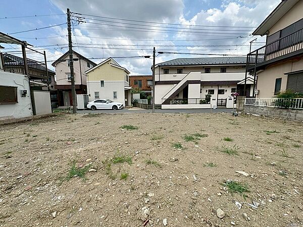 建築条件なしの敷地。弊社グループ「白馬建設」にて建物プランをご提案できます。実際の陽当たりやサイズ感を現地でお確かめください。