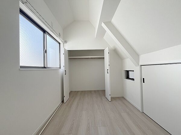 各お部屋に収納が設置されています。