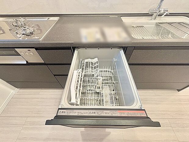毎日の家事をサポートしてくれる食洗器も標準に装備。ちょっと嬉しい設備です。